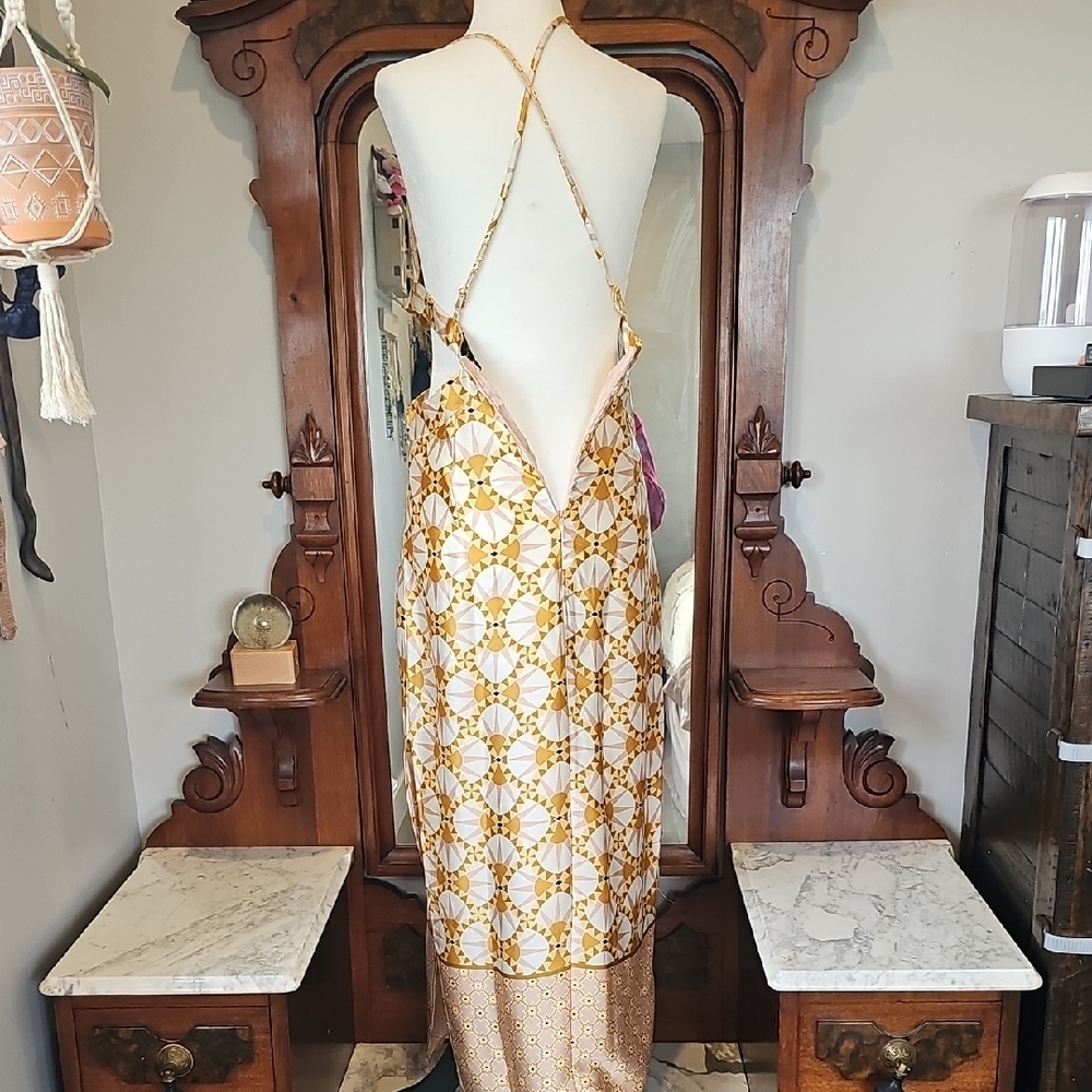 Golden Patterned Cutout Maxi Dress - Women - Picture 6 of 8